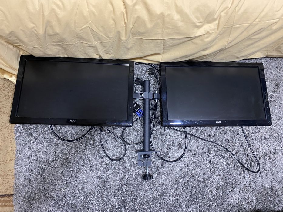 Два монитора AOC + кронштейн