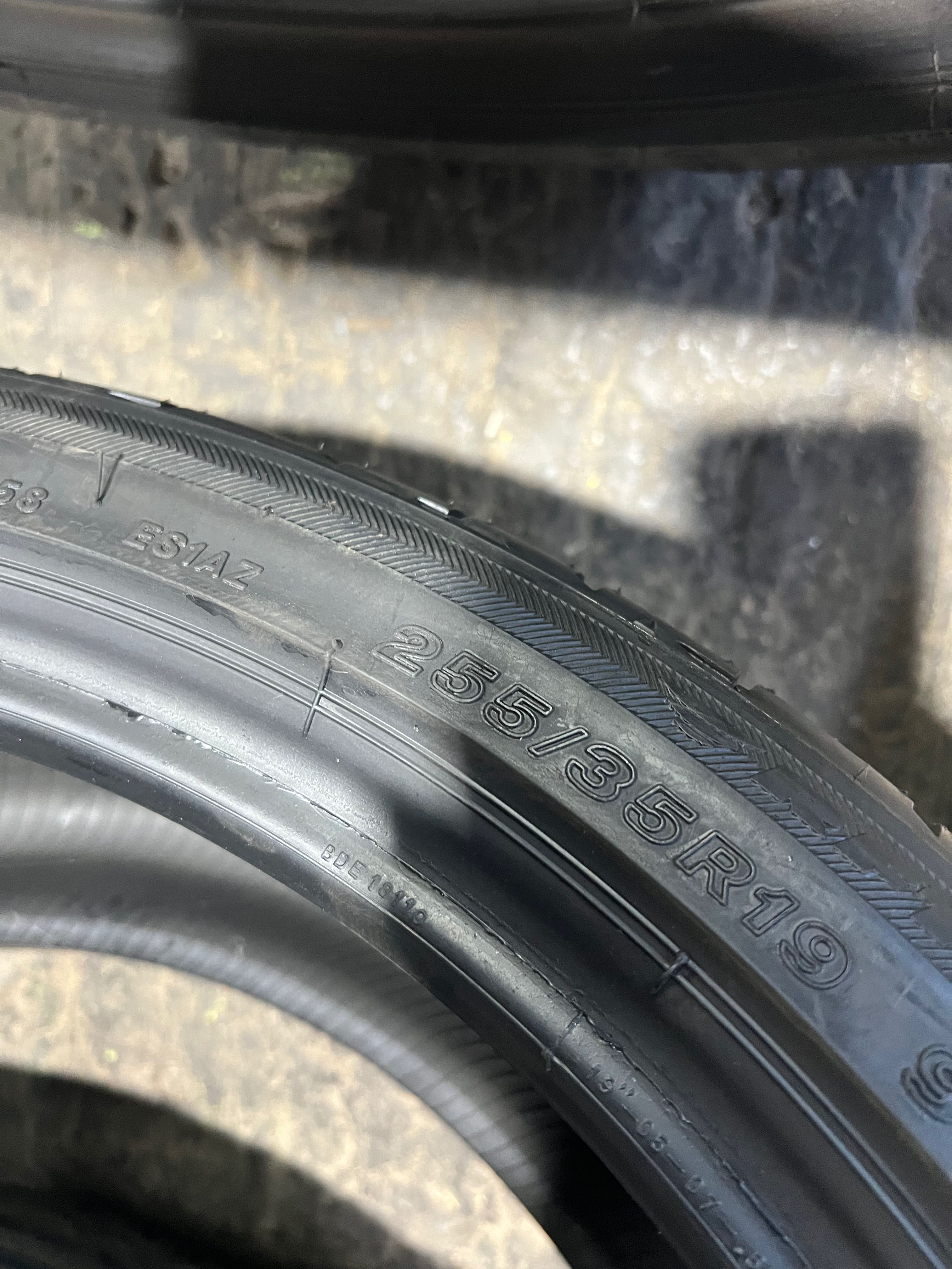 4 anvelope de vara Bridgestone 255/35/19 cu 225/40/19