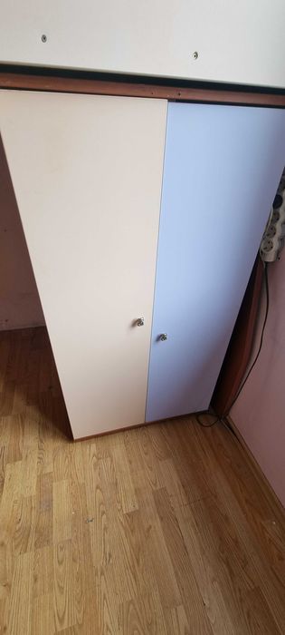 Детско легло с матрак и гардероб