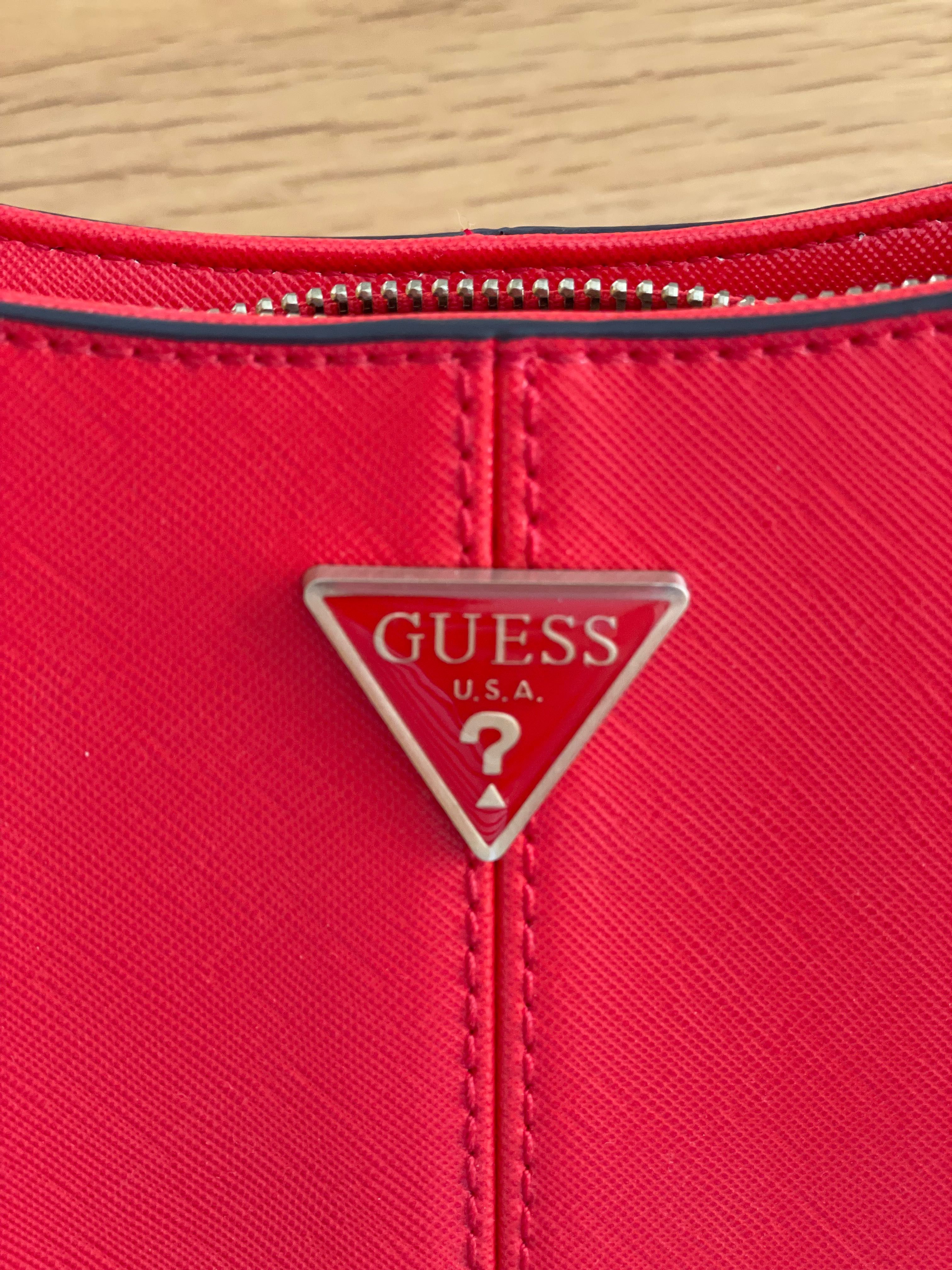 Нова Чанта Guess