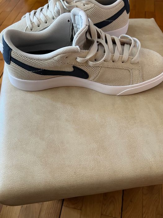 Vând adidași Nike