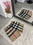 Sort de baie Burberry colectie noua vara 2025