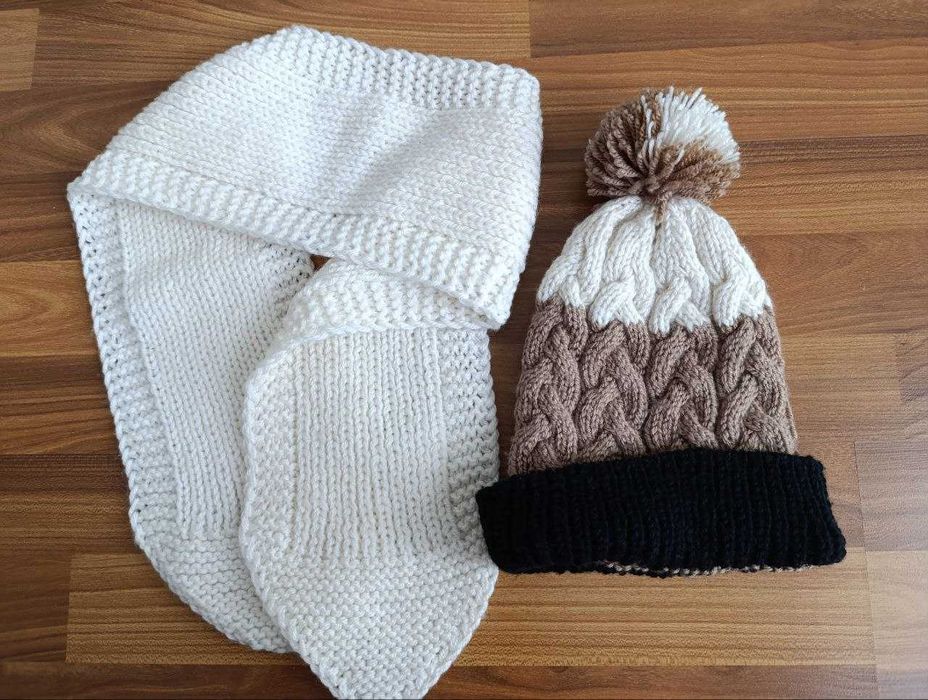 Вязаный комплект шапочка и шарф