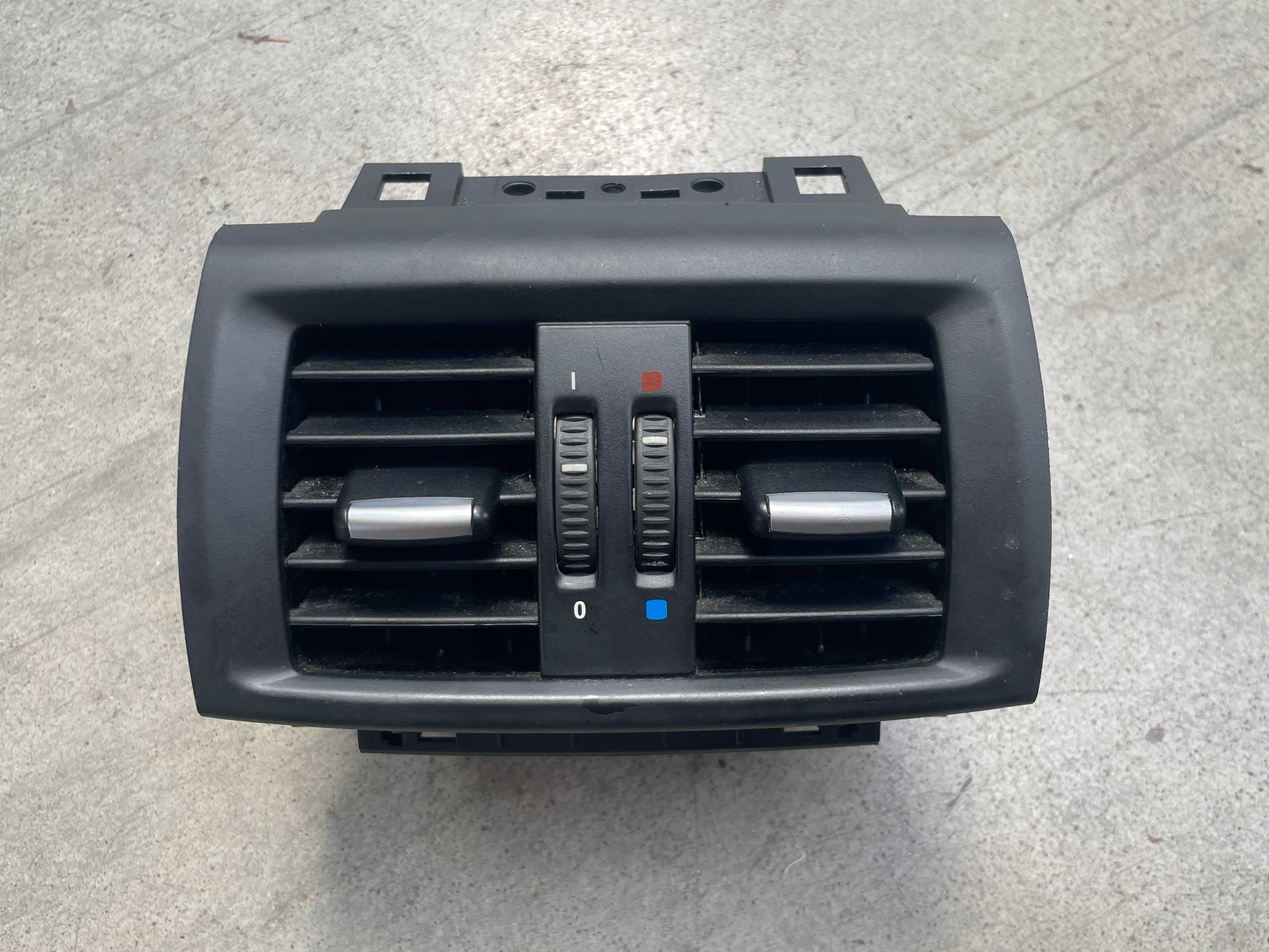 Grila ventilatie spate Bmw X3 F25 - X4 F26 cod 9200888