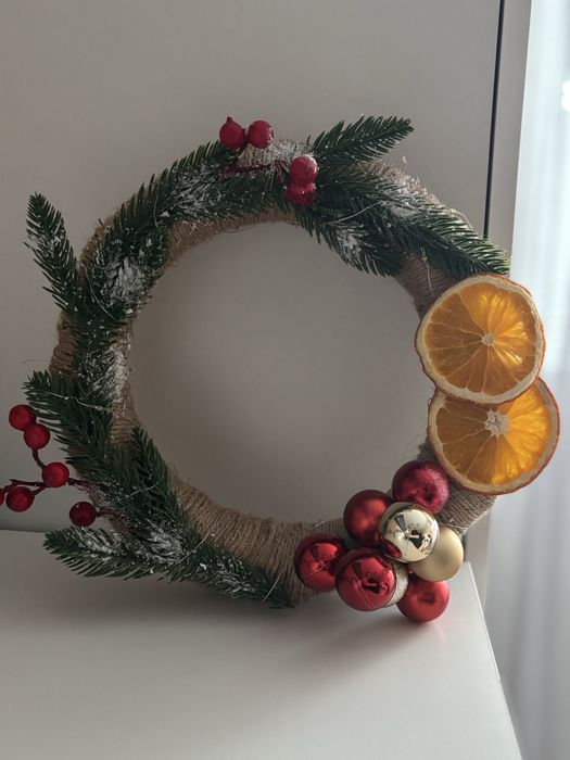 Коледен венец със светлини