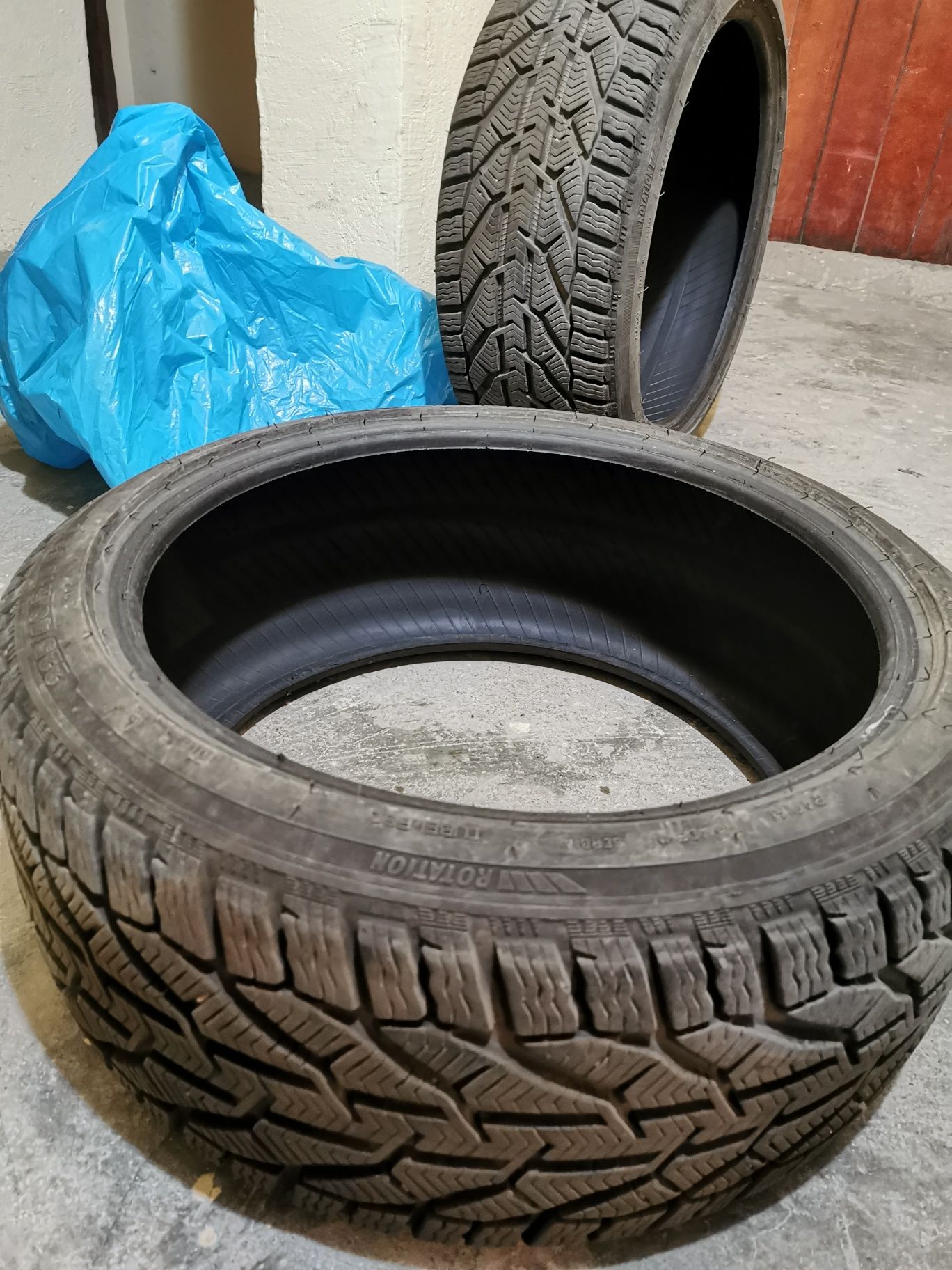 2 бр. Зимни гуми КОРМОРАН 225/40хR18, нови