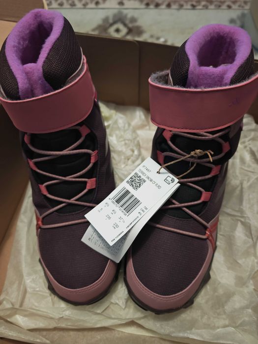 Зимни обувки Адидас размер 37-1/3 чисто нови.