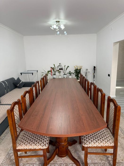 Стол и стулья ! 18 стульев ,5 метров