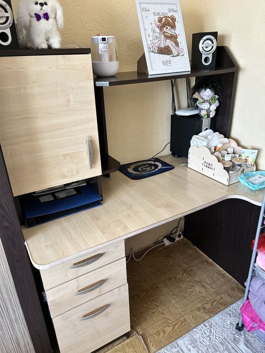 Продам компьютерный стол в хорошем состоянии