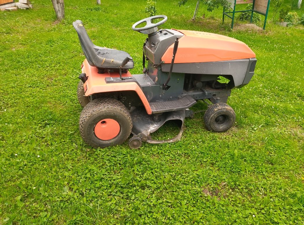 Vând tractoraș Husqvarna de 18 cp
