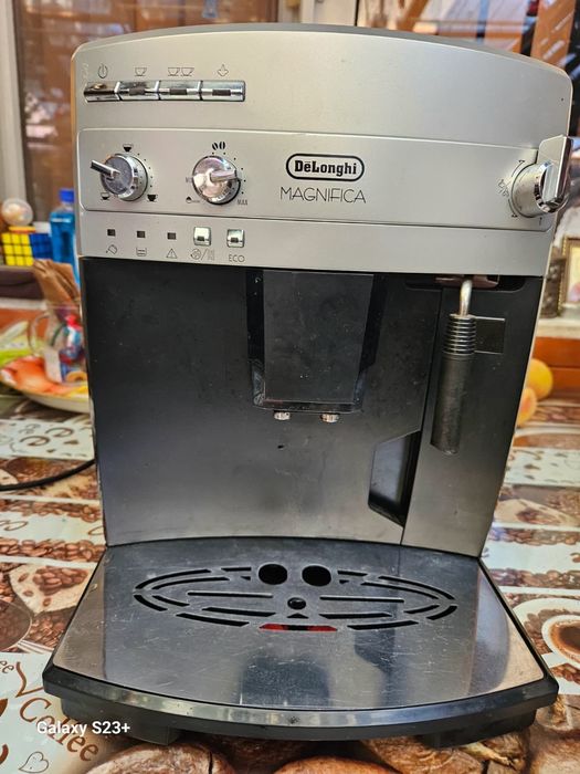 Vând Espressor Delonghi Magnifica
