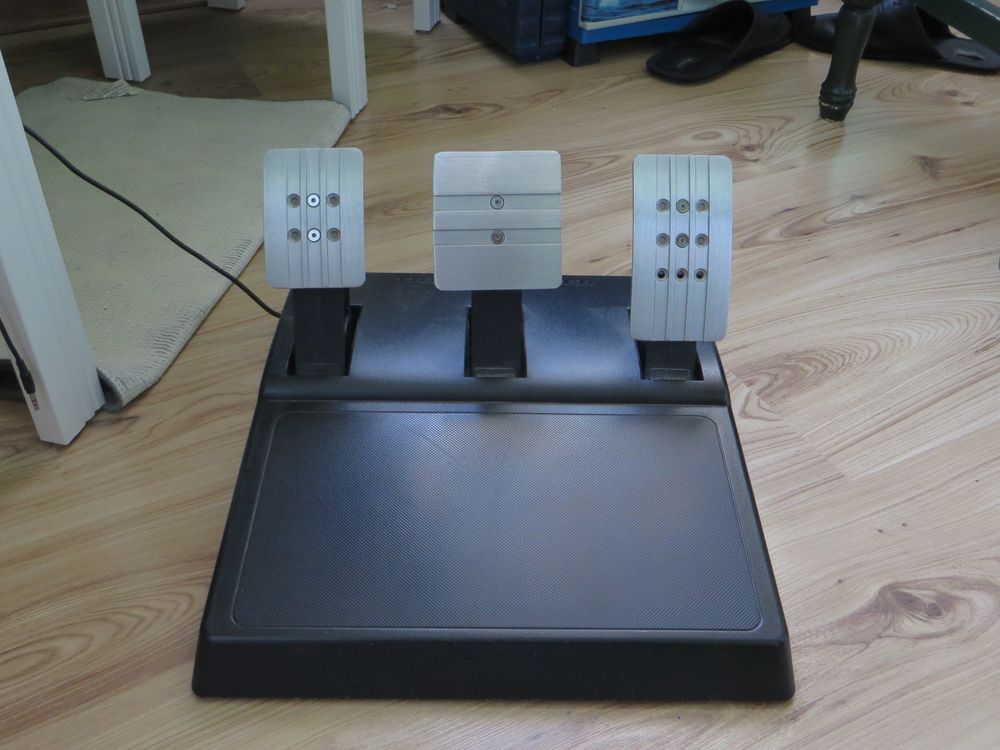 Волан с педали thrustmaster t300 rs gt