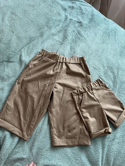 Еднакви къси панталони баща и син