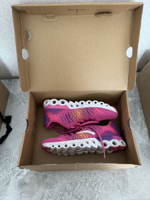 Детские кроссовки фирмы ANTA