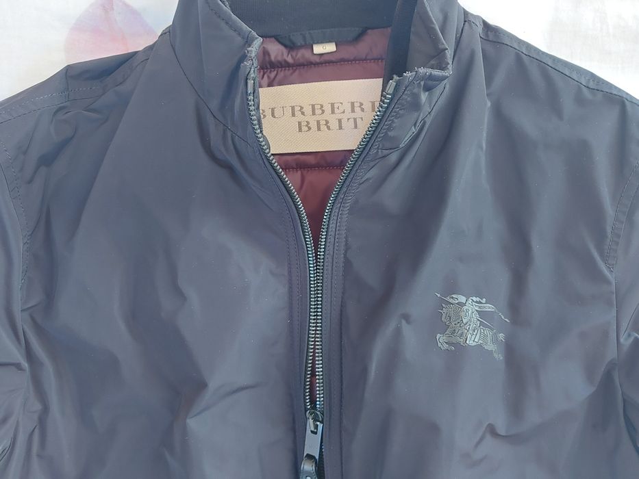 Vând geacă Burberry