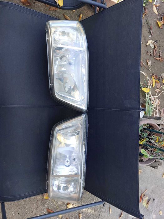 Продавам фарове за бус VW Т 5