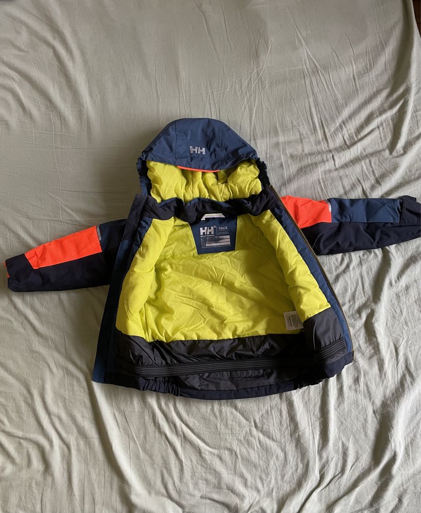 Детски якета Geox и Helly Hansen