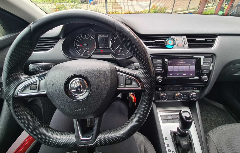 Vând Skoda Octavia III