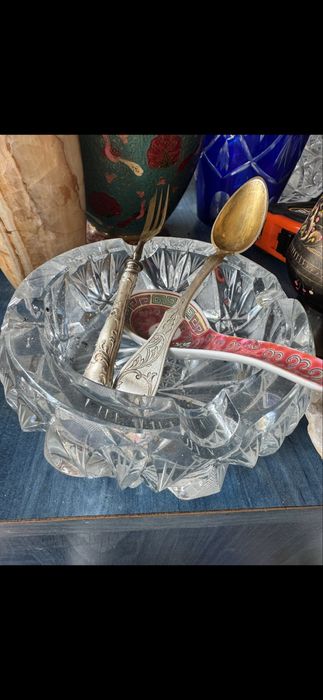 Bibelouri si portelan  si scrumiera mare si groasa cristal