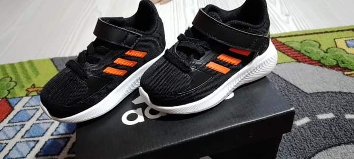 Adidași originali adidas noi.