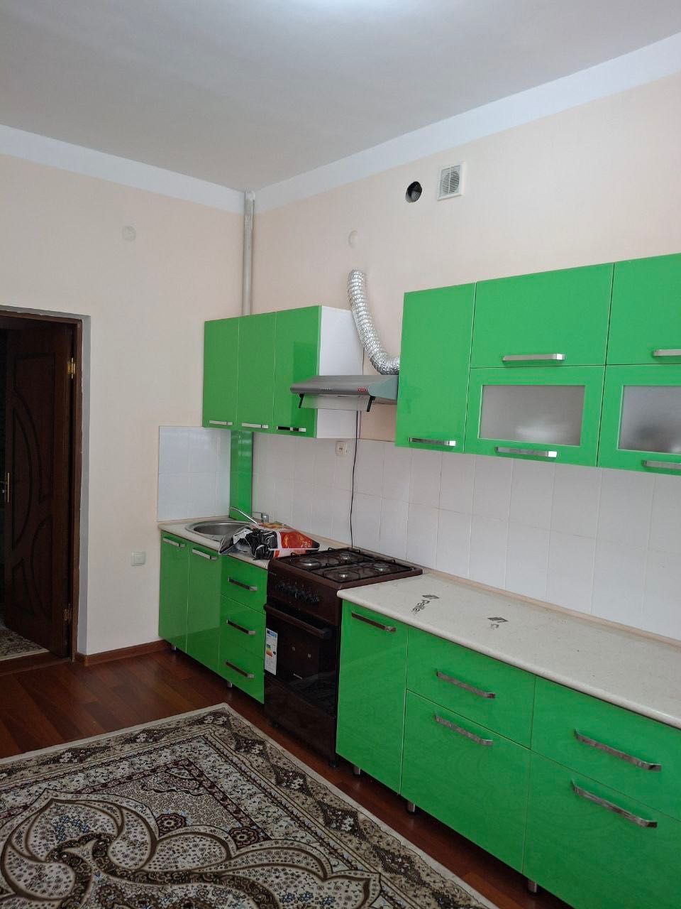 Yangi domlardan 2xonali kvartira sotiladi 72m2