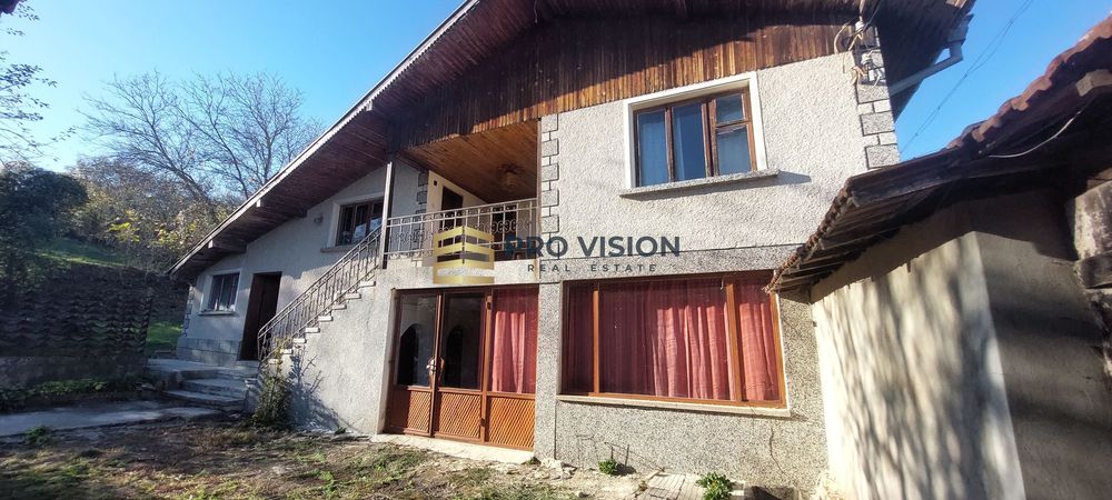 Къща в Шумен, област-с.Върбак площ 112 цена 55000