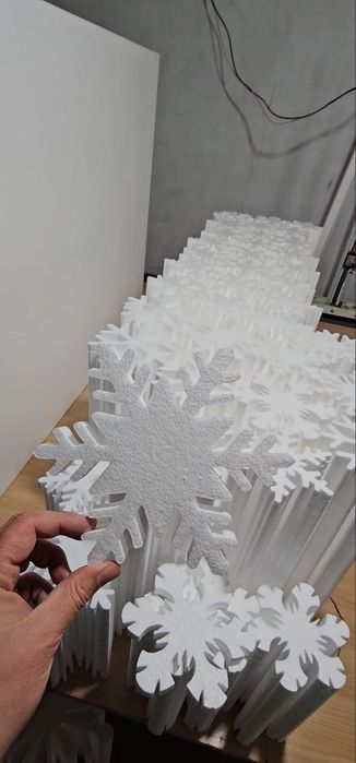 Снежинки из пенопласта  недорого