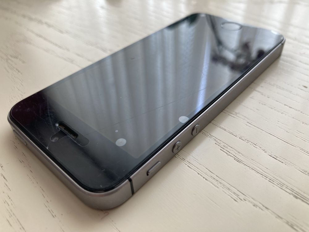 iPhone SE първа генерация 64GB