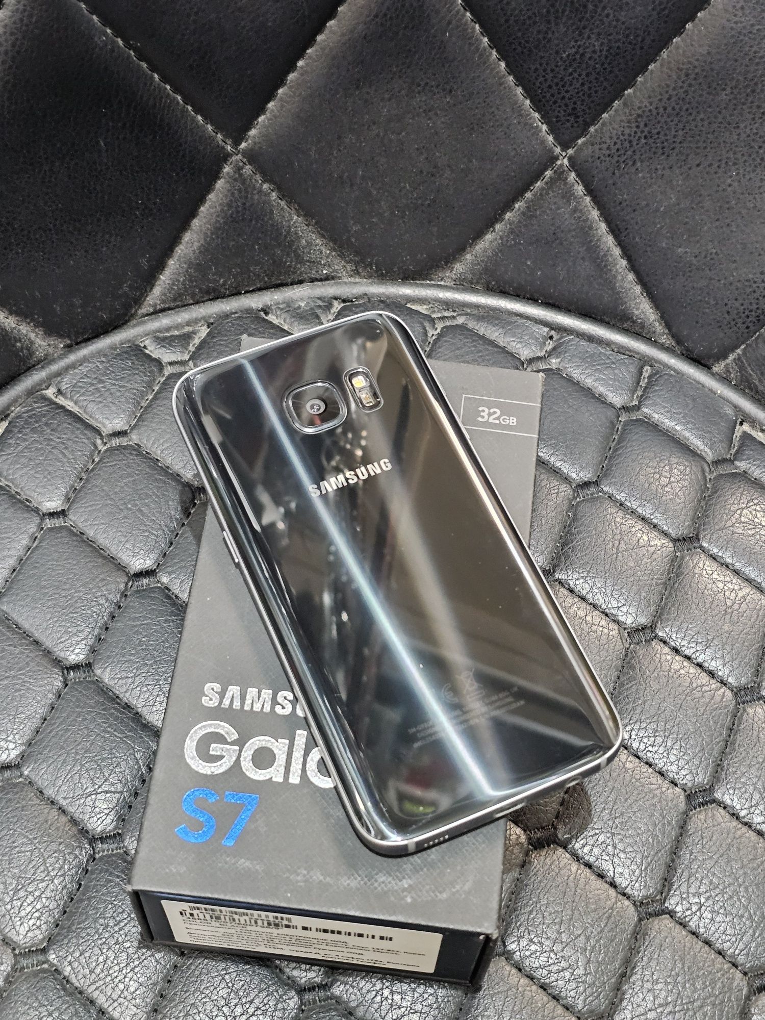 Samsung Galaxy S7 - Black - RAM 4GB / 64GB