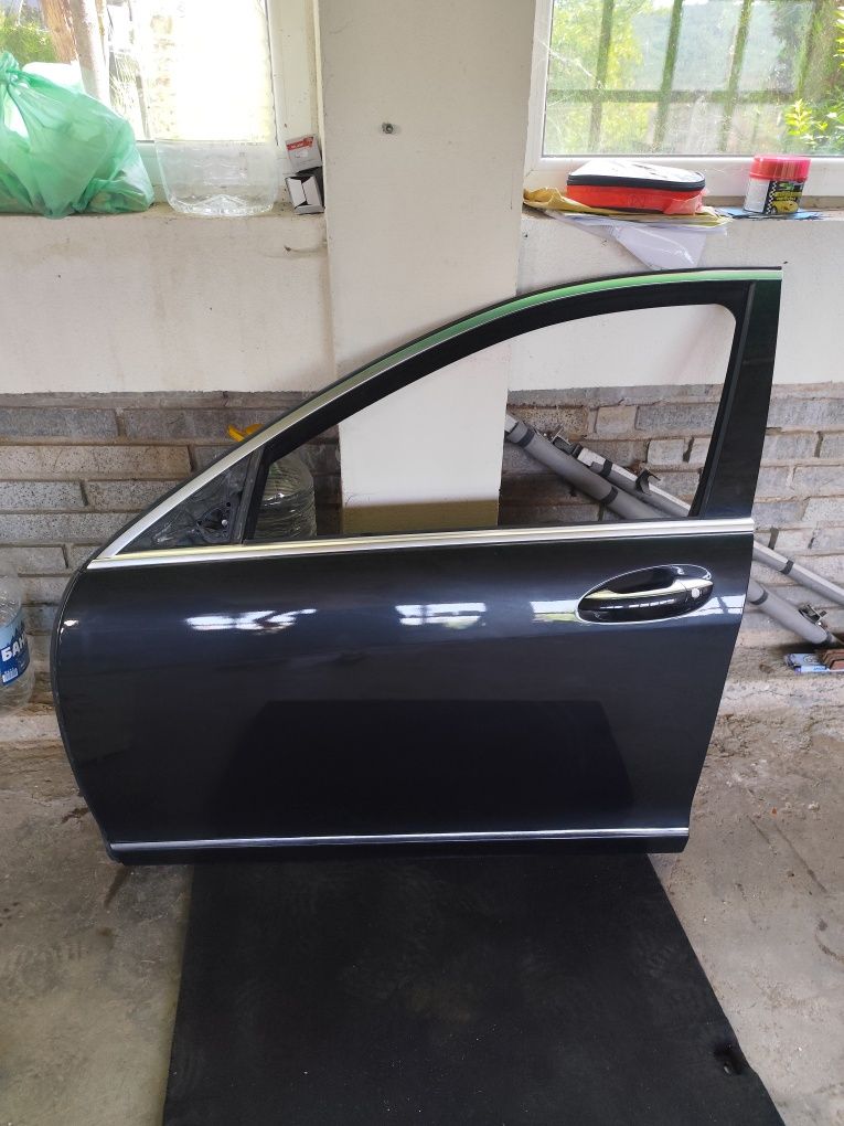 Предна лява врата Mercedes S class W221