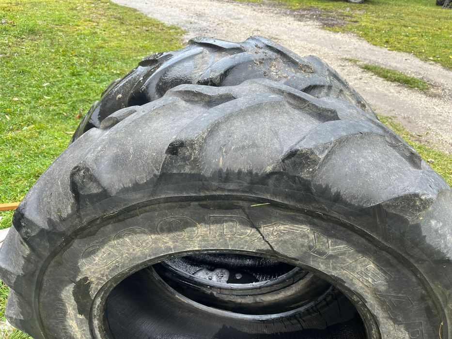 Vând cauciucuri tractor