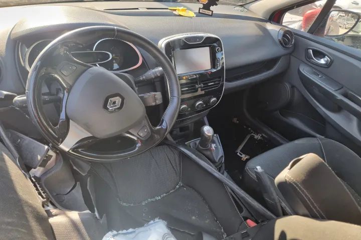 Dezmembrez Renault Clio 4 EURO 5 2015 motor 1.5dci 75cp k9k 612 Dezmembrari piese bara fata usa