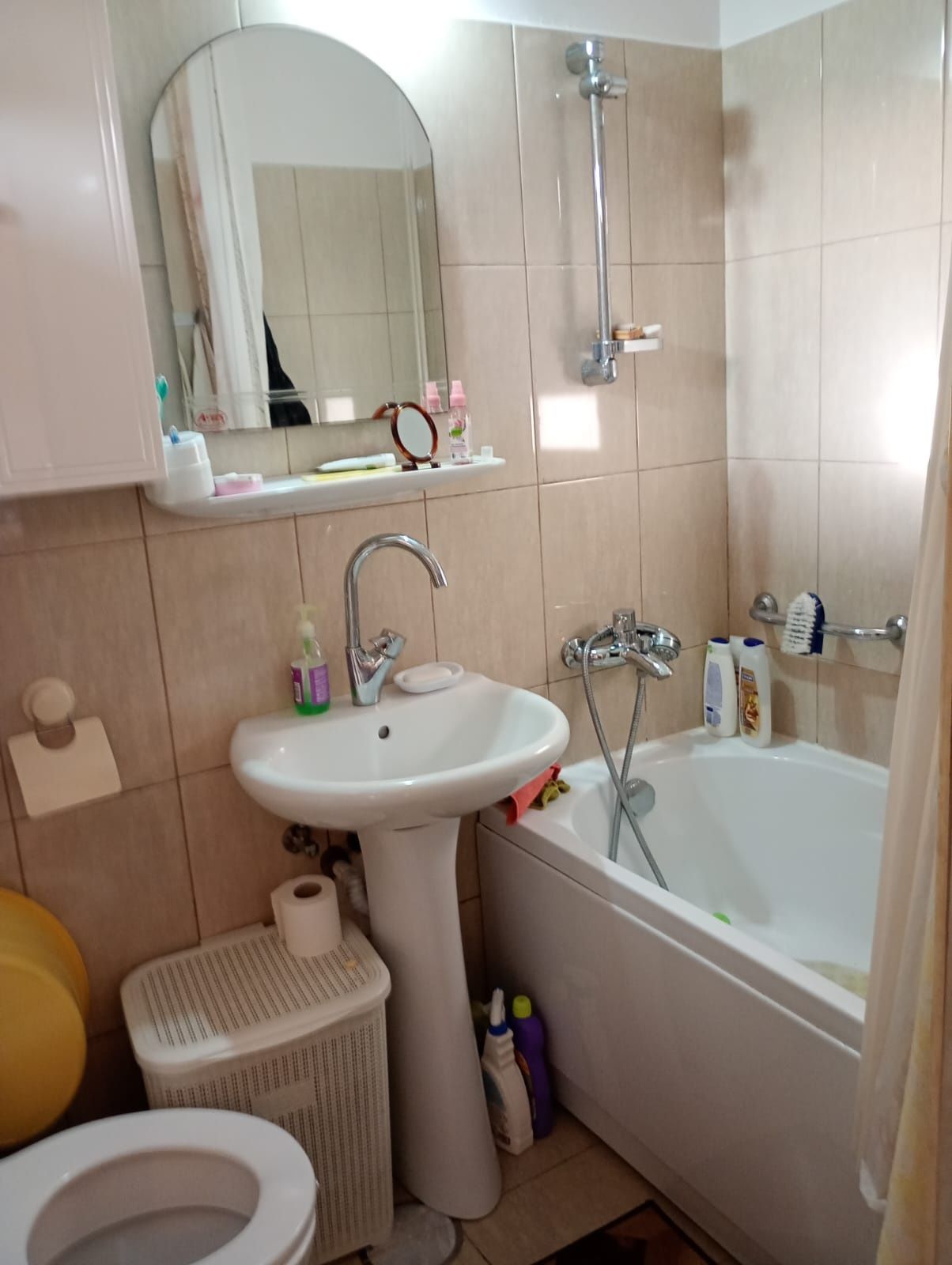 Închiriez apartament