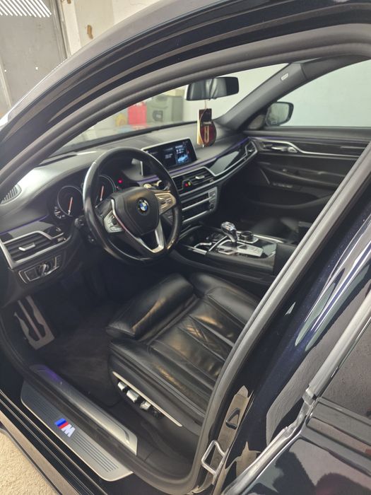 Vânzare autoturism BMW culoare neagră