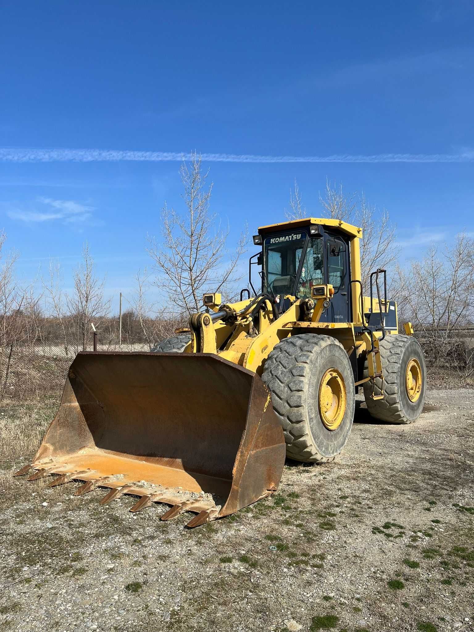 Inchiriez incarcator frontal komatsu
