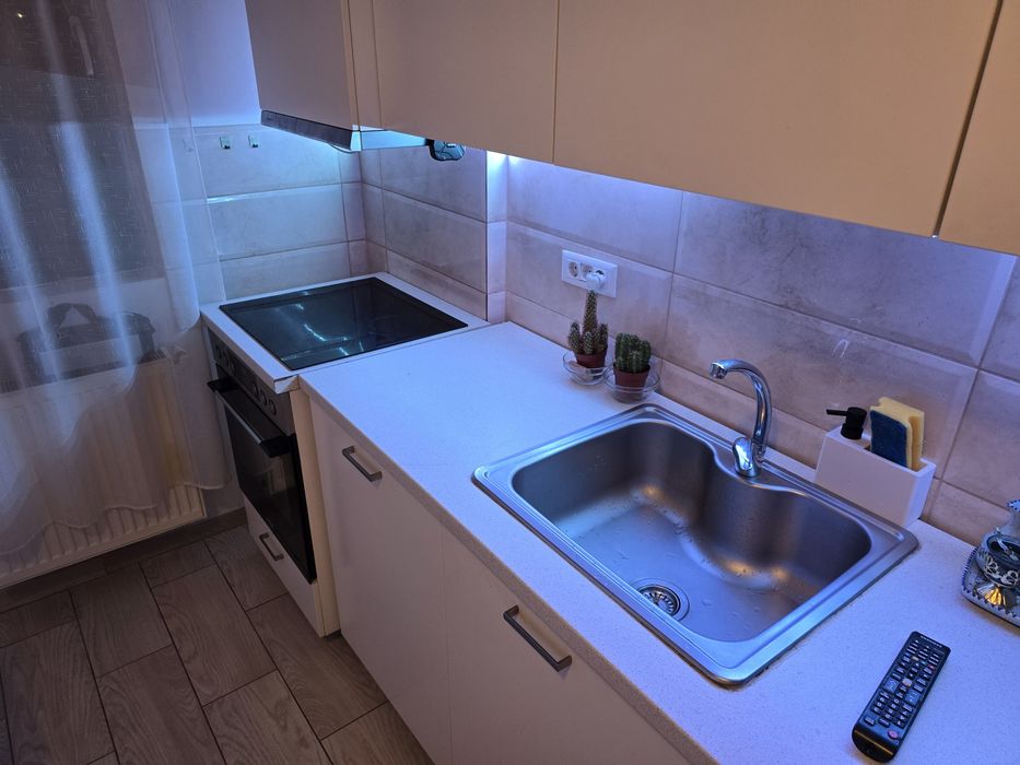 Bucătărie Ikea modulară 8 corpuri, plita si cuptor, hotă