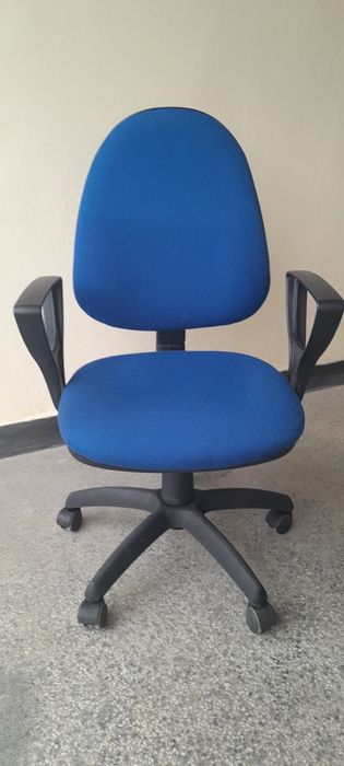 Офис стол за работа в офис или у дома