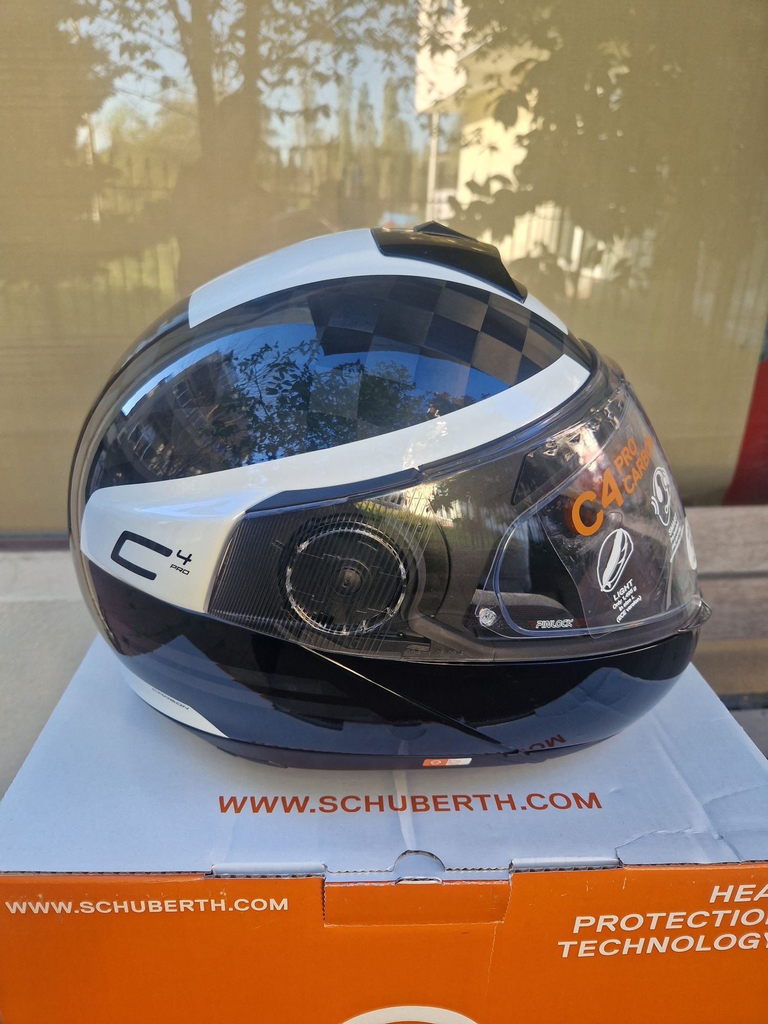 Каска Schuberth C4 Pro Carbon