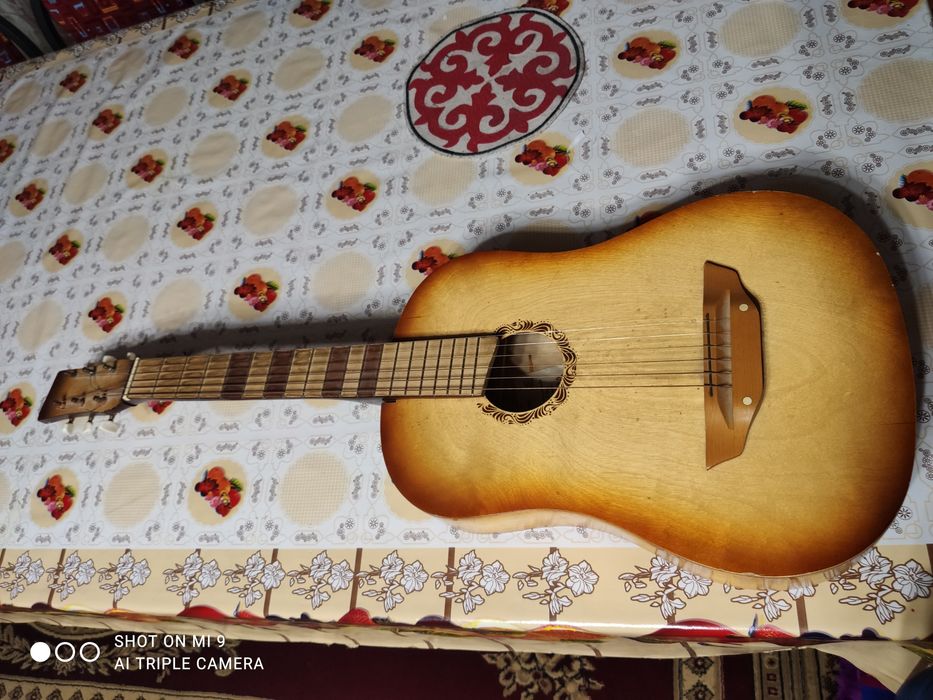 Продам гитару Российской производства звучит очень хорошо