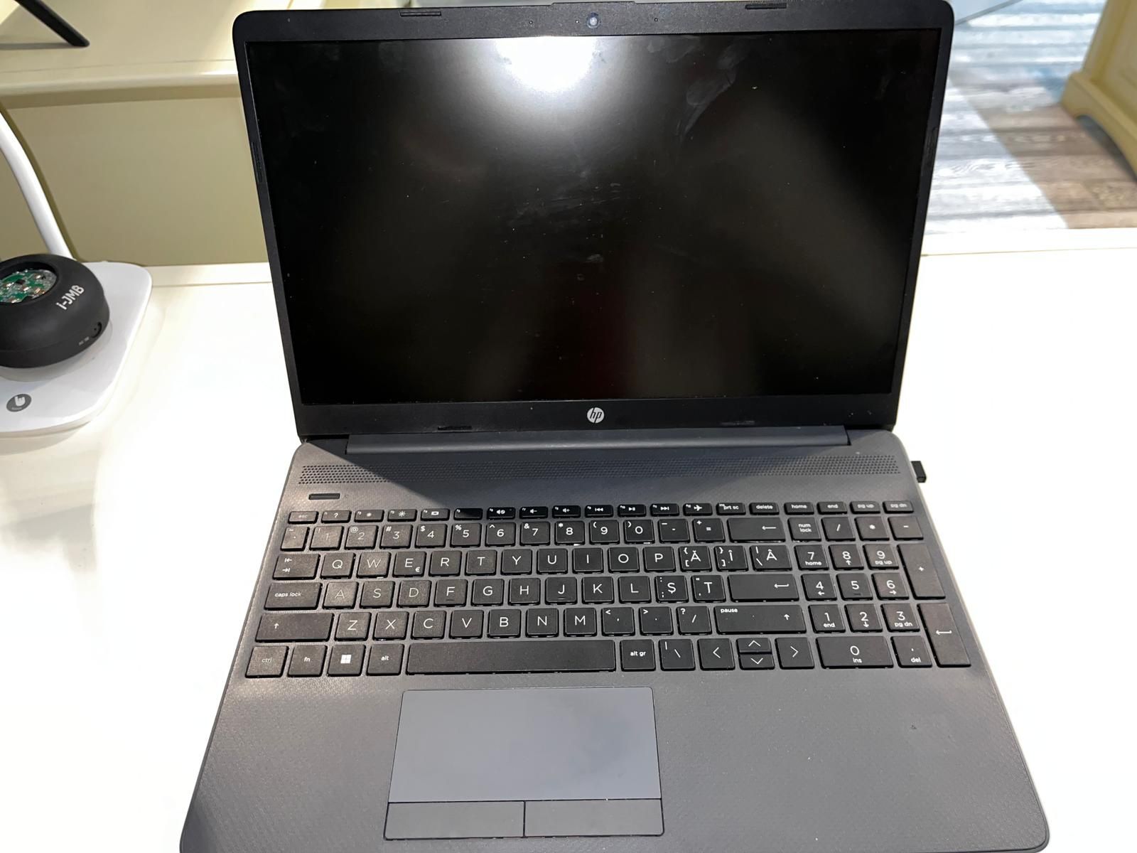 Laptop HP cu procesor i7