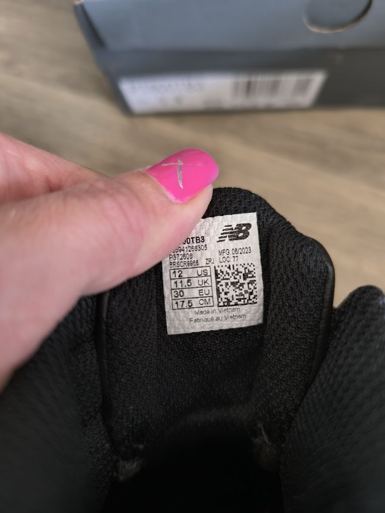 Детски боти New Balance 30 номер