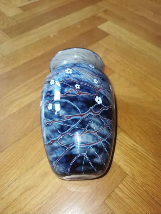 Ваза ръчно рисувана студийна стъклена  дизайнер Paul Bendzunas с цветя