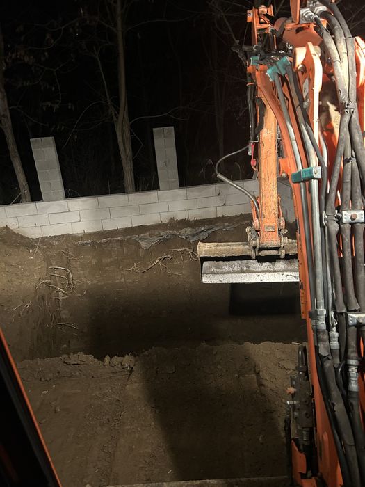 Inchiriez miniexcavator si basculabila 3.5t