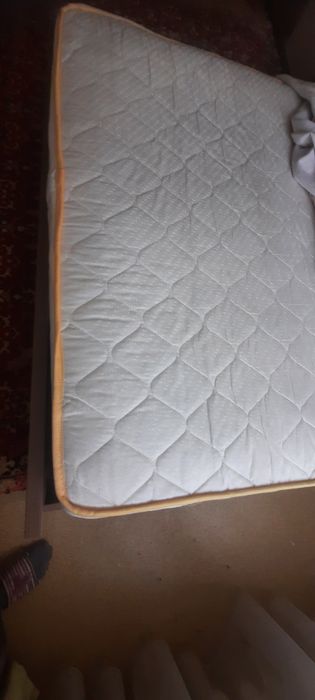 Продам кровать с матрасом