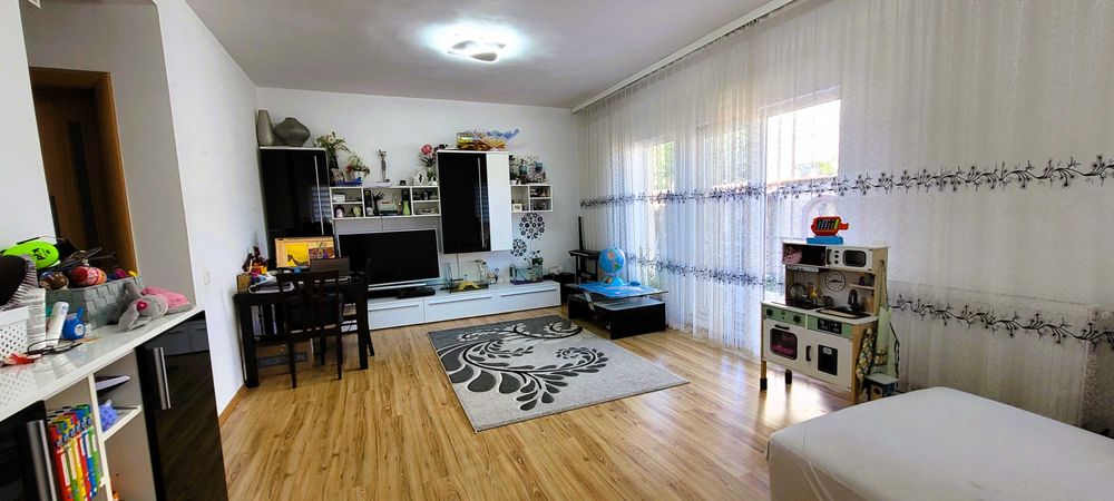 Proprietar,Vila P+1 complet utilata, curte amenajata, panouri,Domnesti