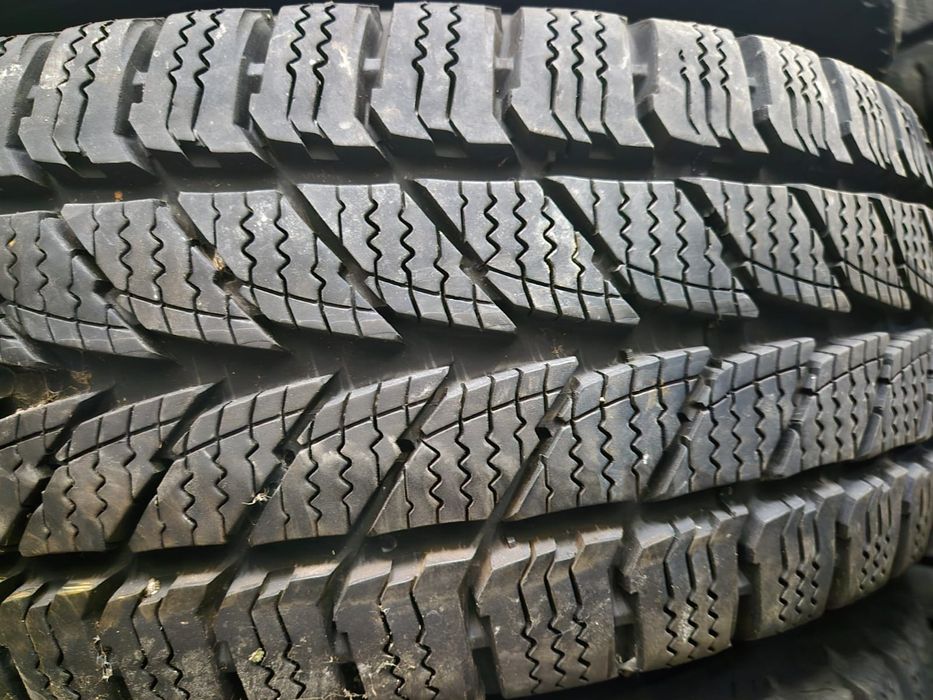 4 anvelope iarna Uniroyal 205 70 15C ca și noi