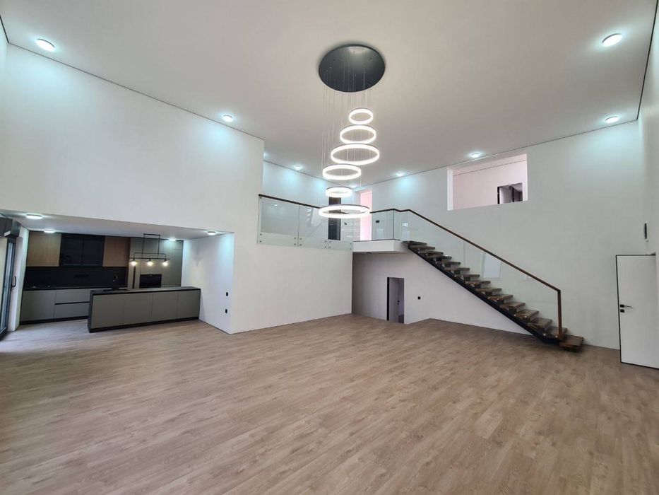 Продаю дом с бассейном