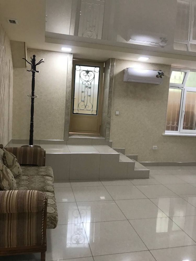 Гафур ГулЯм метро Под Офис 100м2