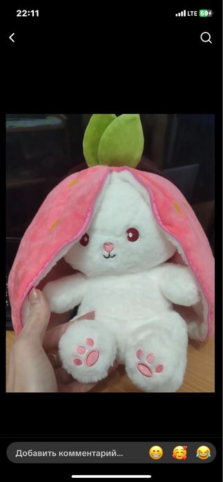 милый зайчик в клубничке