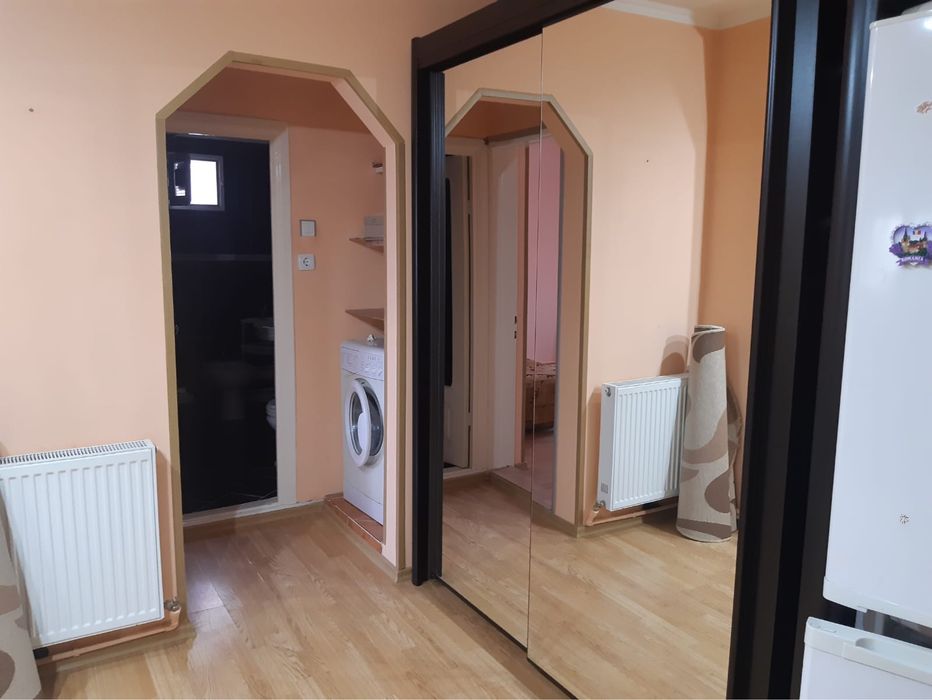 Inchiriez apartament